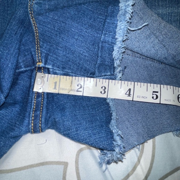 Frayed denim shorts - Picture 5 of 5